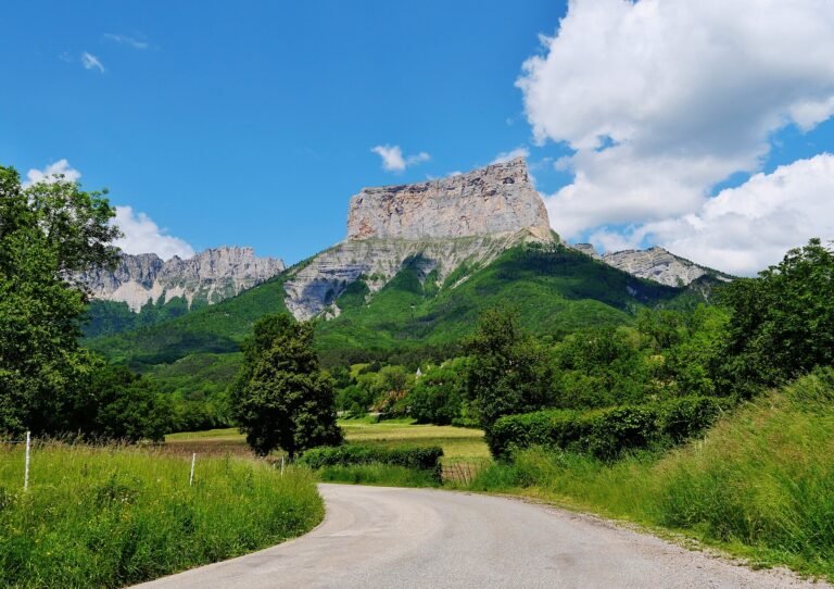 Le Mont Aiguille, sommet emblématique du Vercors, vu depuis Chichilianne