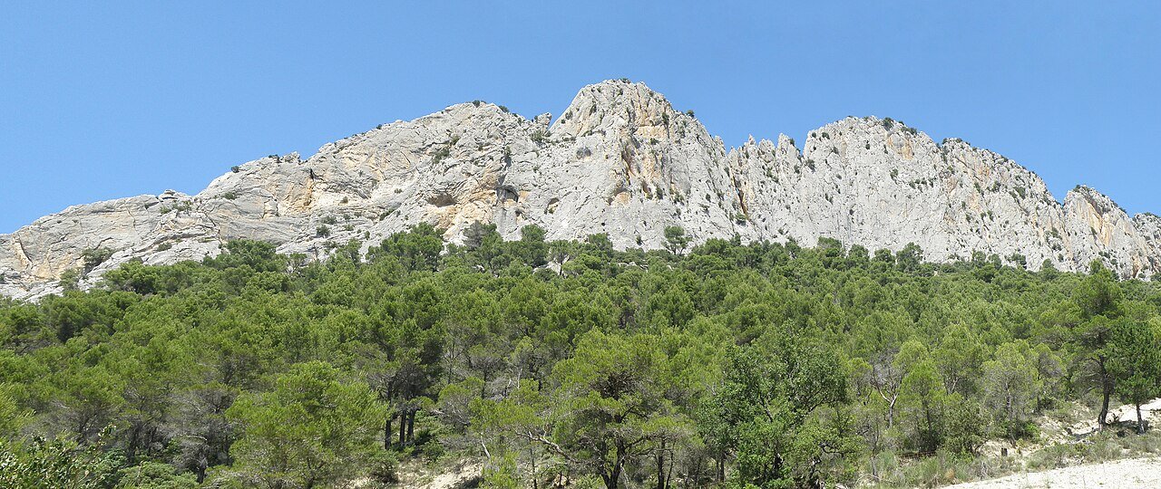 Le Rocher du Saint-Julien, au-dessus de Buis-les-Baronnies